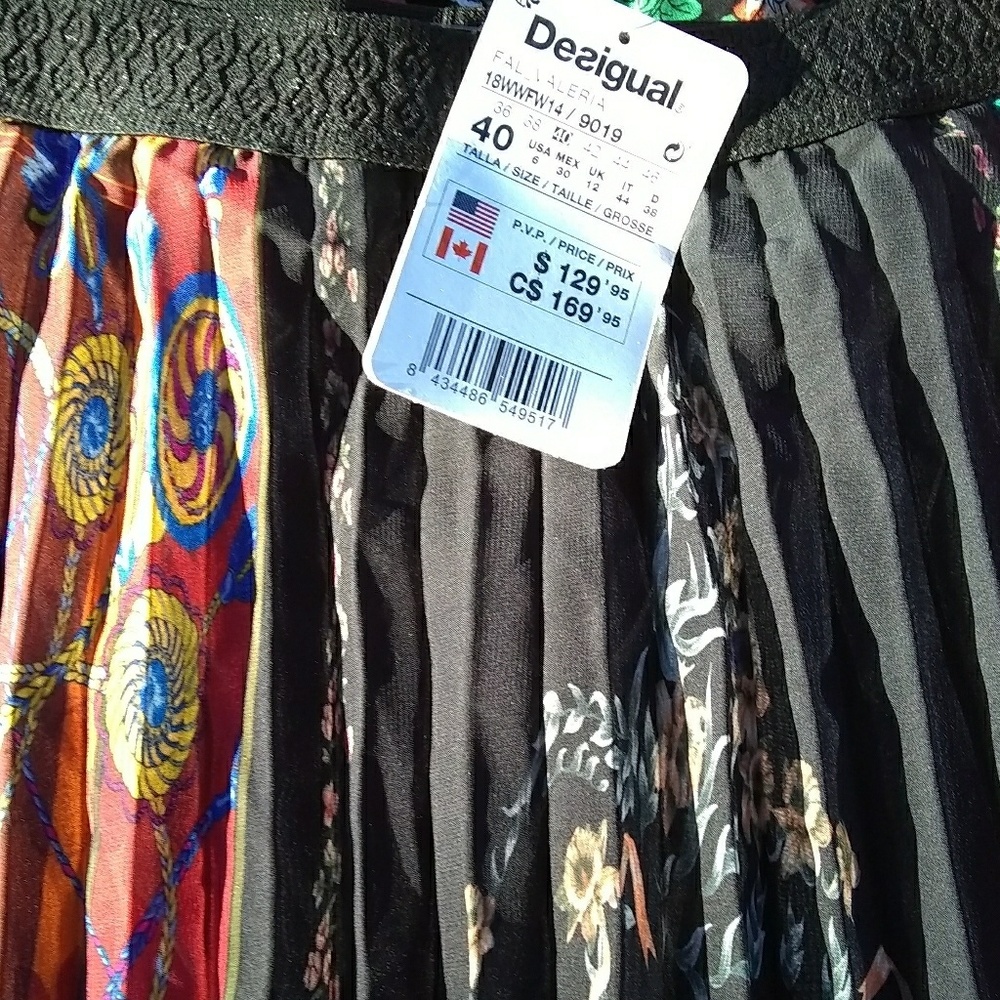 Pleated skirt